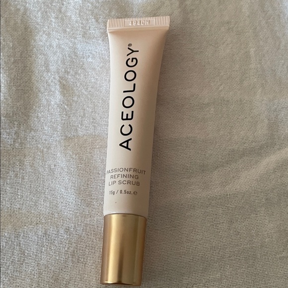 Aceology Passionfruit Lip Scrub - Gold - Picture 1 of 4